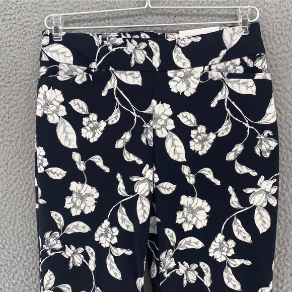 Chicos Pants Womens 00 US 2 Brigitte Black Floral So Slimming 360 Slim Ankle NWT - Picture 2 of 12